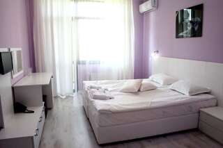 Отель Incanto Family Hotel Севлиево Двухместный номер с двуспальной кроватью и дополнительной кроватью-3
